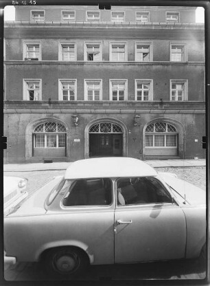Pirna-Altstadt, Schmiedestraße 46. Wohnhaus mit Toreinfahrt. Straßenfront