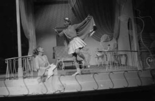 Szenenbilder aus der Komödie "Amphitryon 38" von Jean Giraudoux im Theater am Kurfürstendamm in Berlin : Szene mit Edda Seippel