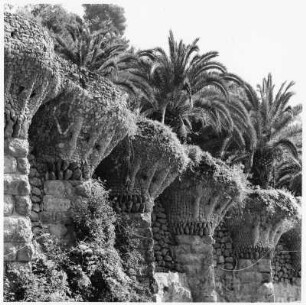 Kolonnaden im Park Güell, Barcelona (Spanien)