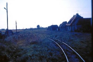 Polen: Straße zwischen Hoff und Körlin: Kleinbahnhof