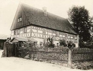 Würschnitz. Bauernhaus mit Fachwerk