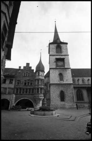 Keine Beschreibung [Biel: Venner-Brunnen mit Kirche]