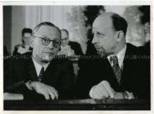 Georg Dertinger und Walter Ulbricht auf der zweiten Sitzung der Volkskammer