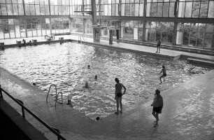 Badebetrieb im Tullabad