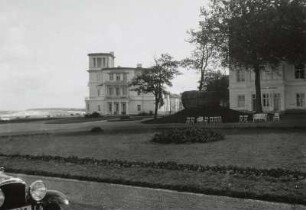 Villa "Großfürstin Marie" : Blick über den Kurplatz zur Villa "Großfürstin Marie" (um 1845)