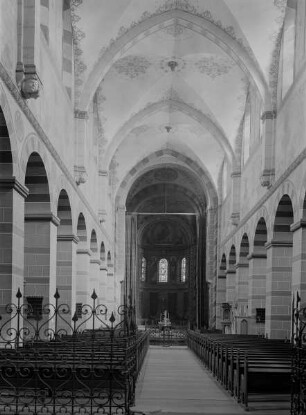 Benediktinerklosterkirche Sankt Peter und Paul & Evangelische Kirche — Klosterkirche Innenraum