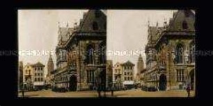 Blick auf Rathaus und Platz mit Rolandstatue und Marktständen, Bremen