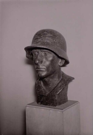 Selbstbildnis mit Stahlhelm