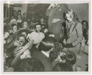 Marlene Dietrich, War Bond Selling Tour (Chicago, Juni 1942) (Archivtitel)