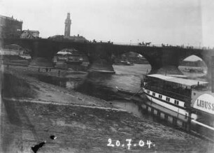 Dresden, Blick über das Terrassenufer auf die Augustusbrücke