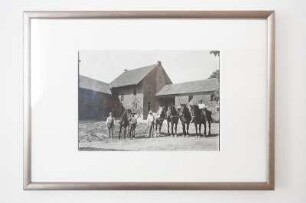 Gerahmte Fotografie eines landwirtschaftlichen Hofes