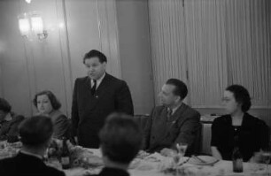 Einweihung eines Denkmals der Jüdischen Gemeinde zu Leipzig : Julius Meyer (Vorsitzender der jüdischen Gemeinde Ost-Berlin) während einer Rede