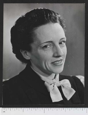 Porträtaufnahme Eve Curie