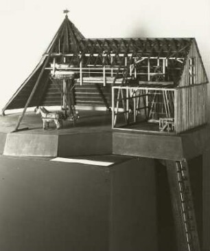 Pferdegöpel (Modell). Berggebäude der "Himmelsfürst Fundgrube" : Pferdegöpel (Modell). Berggebäude der "Himmelsfürst Fundgrube". 1799, später ergänzt. Verwalter: Bergakademie Freiberg. Dresden: Ausstellung "Bergbau und Kunst in Sachsen", 1989