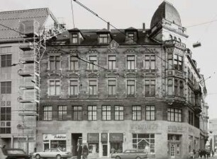 Wohn- und Geschäftshaus mit Apotheke Zum weißen Engel