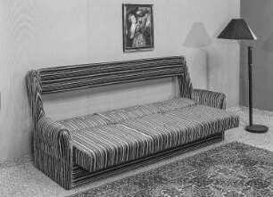 Sofa : Leipzig. Leipziger Herbstmesse, 1986. Sitzgruppe. Holz, Polsterung mit Mischgewebebezug (1986; VEB Möbelwerke Zernsdorf). Sofa