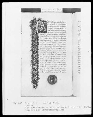 Sueton, De vita 12 caesarum und Fragment von De grammaticis et rhetoribus — ---, Folio 1recto-221recto---, Folio 1recto-221rectoPortraitmedaillon des Tiberius, Folio 73verso