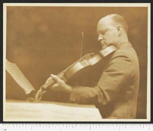 Porträtaufnahme Paul Hindemith