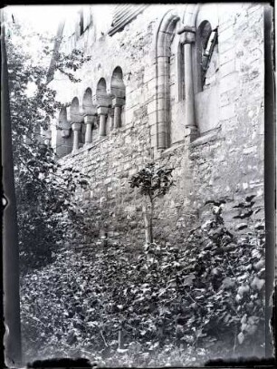 Kaiserpfalz; Pfalzmauer mit Rundbogenarkaden