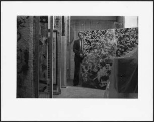 Direktor Dierk Stemmler im Depot des Kunstmuseums Bonn