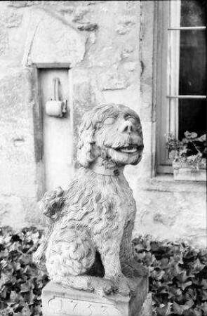 Colmar: Hundeplastik vor dem Unterlinden-Museum