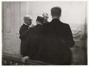 Lausanner Abrüstungskonferenz. Britische Delegationsmitglieder im Hotel Beau Rivage. links: Ramsay MacDonald (britischer Premierminister)