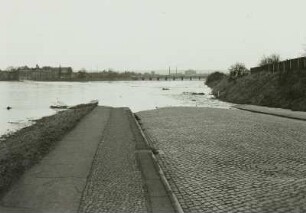 Dresden. Überlauf des Hochwassers in die Kaditzer Flutrinne an der Boecklinstraße von Nordosten
