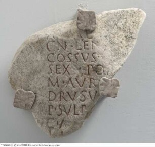 Fragment der Fasti des Priesterkollegiums der Salii Palatini