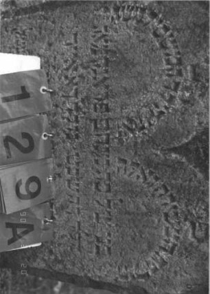 Grabstein 129 (Index: 100008960) Maße HxBxT: 61x55x5 cm Besonderheit: Doppelkindergrab: Grabstein 129A