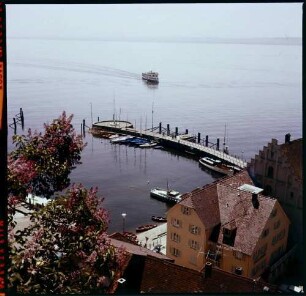 Meersburg: Hafen von der Schlossterrasse
