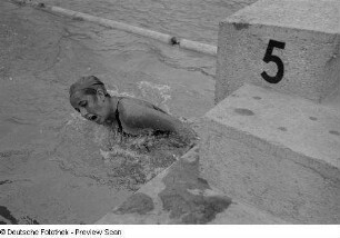 Schwimmerin beim Wenden