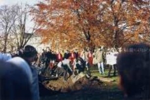 Der "tote Soldat" wird wieder ausgegraben - vom Anachronistischen Zug, November 1990 in Bonn