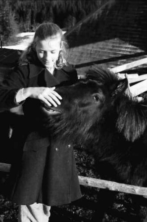 Oberried: Daniela und Nicole mit Pony