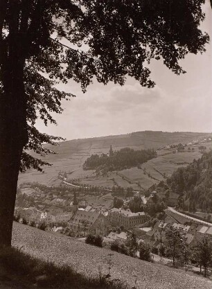 Sankt Joachimsthal (Jáchymov), Blick vom Schanzberg nach Süden über die Stadt zum Schlossturm
