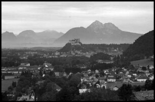 Salzburg: Fernblick über das Salzachtal auf Salzburg, vom Haus Sonnleitner