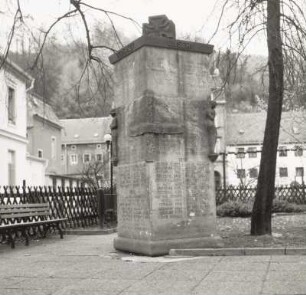 Denkmal für die Gefallenen des 1. Weltkrieges : Denkmal für die Gefallenen des 1. Weltkrieges. Sandstein (um 1925). Königstein (Sächsische Schweiz), Hainstraße