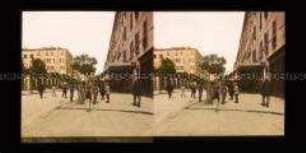 Straße mit Passanten in Ajaccio, Korsika