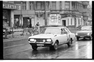 Kleinbildnegativ: Infostand DGB, Hermannplatz, 1977