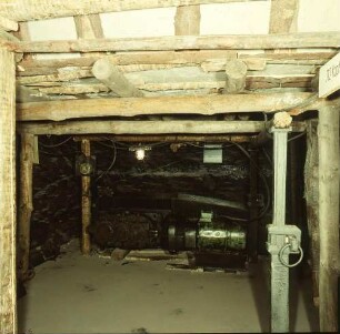 Modell eines Schachtes. Antrieb Panzer. Oelsnitz: Bergbaumuseum