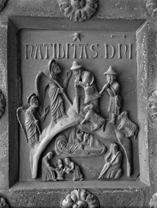 Bronzetür des Westportals — Geburt Christi und Verkündigung an die Hirten