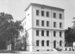 Dresden-Neustadt, Louisenstraße 40/42. Ehem. XXII. Bezirksschule (Gymnasium Dreikönigschule). Hintergebäude (1888). Eingangsseite von Nordost