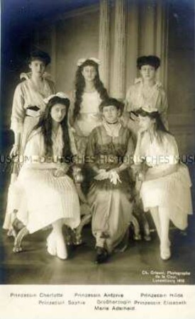 Charlotte, Antonie, Hilda, Sophie, Elisabeth und Großherzogin Marie Adelheid von Luxemburg
