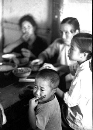 Familie am Esstisch : Chengdu. Familie am Esstisch