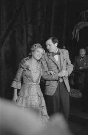 Szenenbilder aus dem Stück "Der Wald" von Alexander Nikolajewitsch Ostrowski am Hebbel-Theater Berlin