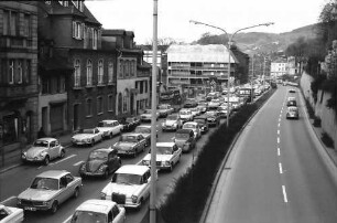 Freiburg: Verkehrsstau am Schlossbergring, vom Schwabentorsteg