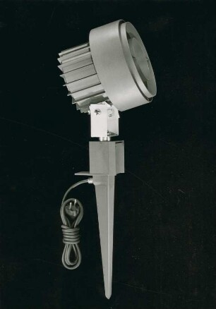 Scheinwerfer mit Erdspieß "Nr. 9823" der BEGA Gantenbrink-Leuchten KG