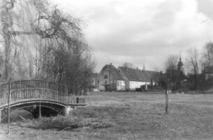 Niederau-Oberau. Ortsteilansicht Oberau mit Pfarrkirche (1680/1681)
