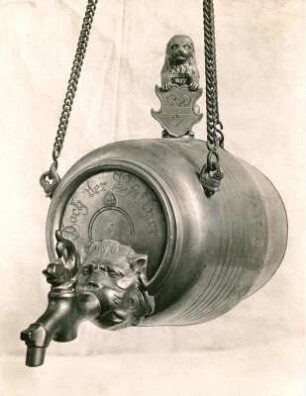 Hist. Museum: Zinnfäßchen einer Büttnerzunft, 1783