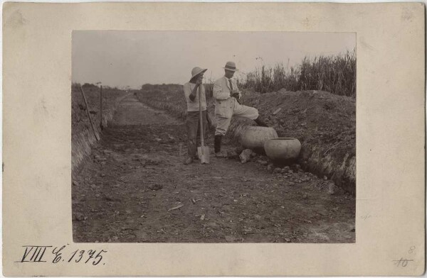 Last digging site in Camburito: a 150 metre long trench