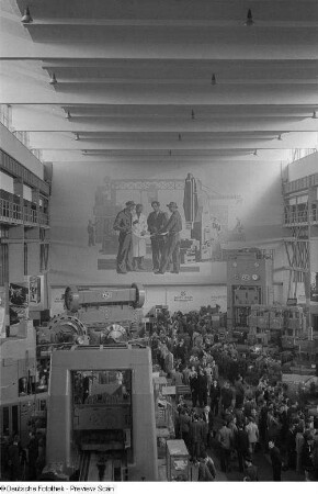 Maschinen im sowjetischen Pavillon der Leipziger Herbstmesse 1954